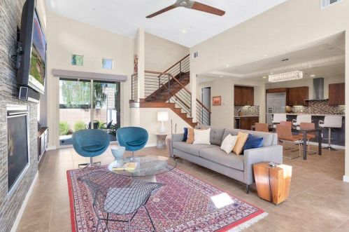 915 Oceo Cir, Palm Springs CA  92264-0330 exterior