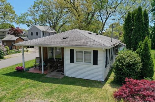 11 Saunders Dr, Niantic, CT 06357-2727