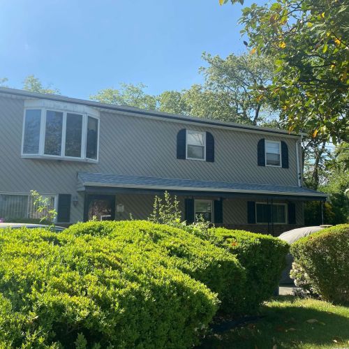 72 Floyd St, Deer Park, NY 11729-6910