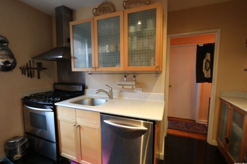 84-31 Van Wyck Expy, Jamaica, NY