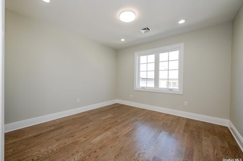 161 Lucille Ave, Floral Park NY  11003-2723 exterior