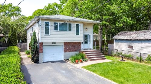 83 Lyman Ave, Canaan Lake, NY 11772-1067