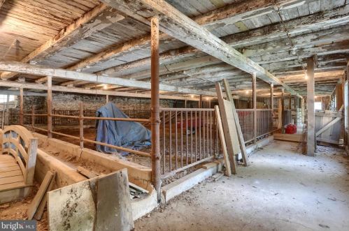 6411 Devonshire Hts Rd, Harrisburg PA 17111-4818 exterior