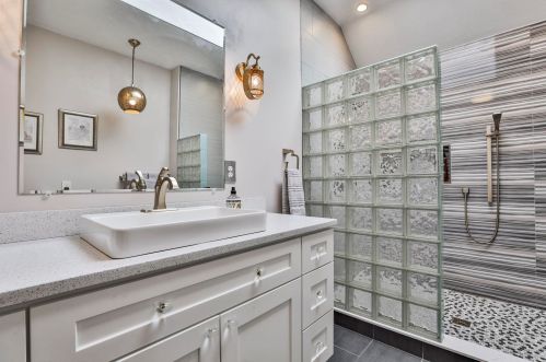 33 Hawthorne Vlg Rd, Nashua NH 03062-2274 exterior