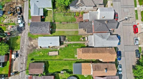 1613 4th Ave, Beaver Falls, PA 15010-4022