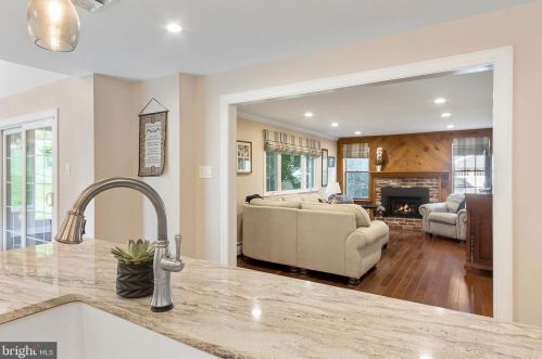 17 Windmill Dr, Southampton PA  18966-2328 exterior