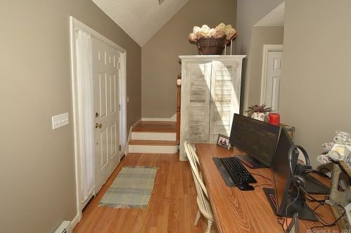 4 Lookout Lndg, Ellington CT  06029-2541 exterior