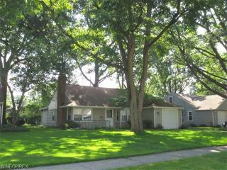 243 Franklin Dr, Berea, OH 44017-1446