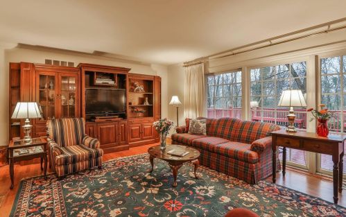 502 Compton Rd, Cincinnati OH 45215-4157 exterior