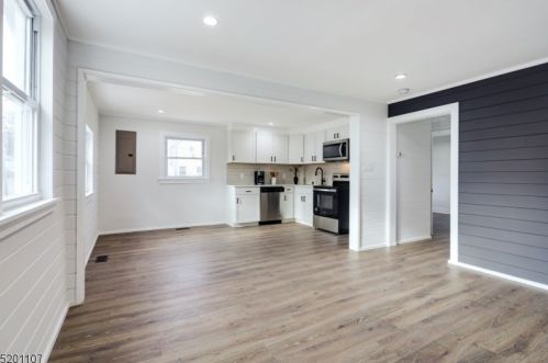 22 Northwestern Trl, Hopatcong NJ  07843-1520 exterior