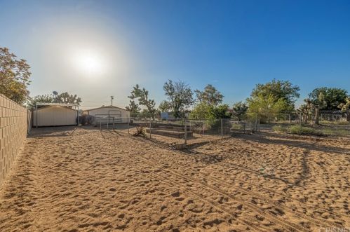 42522 15 St, Lancaster CA 93534-6212 exterior