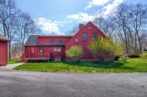 21 Mia Ct, South Kingstown, RI 02874-1619