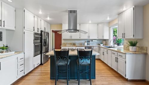 890 Savory Dr, Sunnyvale, CA 94087-1879