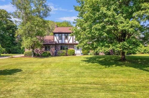 1605 Mountain View Dr, Gibsonia, PA 15044-9275