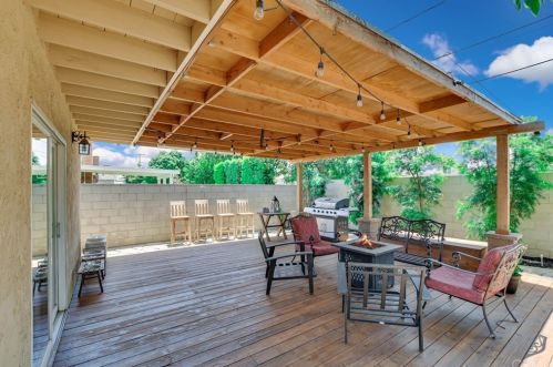 5719 Pennswood Ave, Lakewood CA  90712-1819 exterior