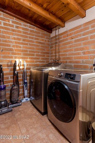 6744 Koralee St, Tucson AZ  85710-1033 exterior