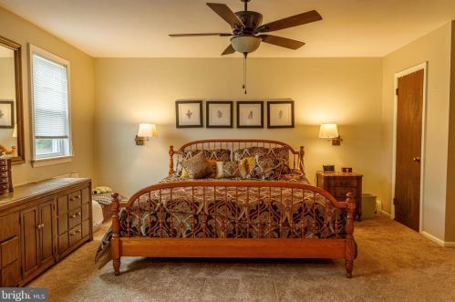 141 Kitty Knight Dr, Southampton PA 18966-1130 exterior