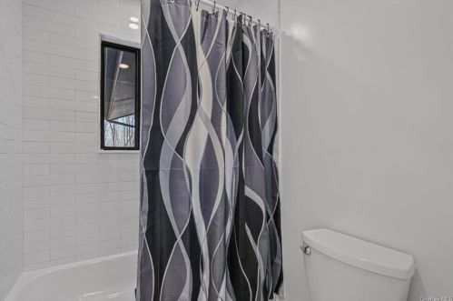 6 Mayer Dr, Airmont NY  10901-3807 exterior