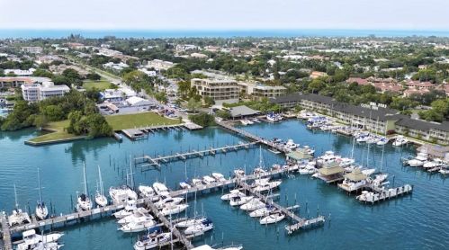 1165 8th St, Naples FL  34120-7428 exterior