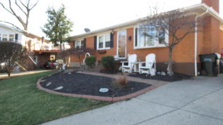 7012 Mountain Ct, Louisville, KY 40219-2931