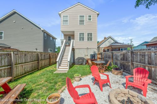 204 Hudson Ave, Middletown NJ  07748-5531 exterior