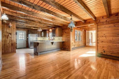 207 Osborne Hill Rd, Fishkill NY  12524-2529 exterior