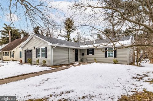 133 Somerset Dr, Willingboro, NJ 08046-1415