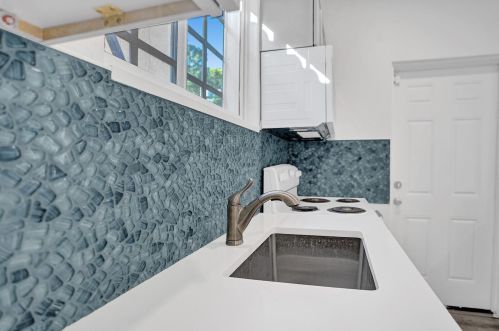 302 1st Ave, Delray Beach FL  33444-3804 exterior