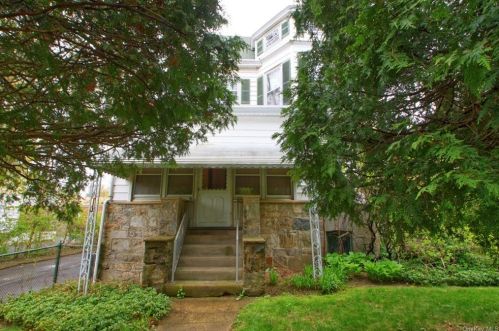 9 Van Wart Ave, White Plains, NY 10606-3254