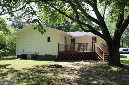 6851 Smith Station Rd, Spotsylvania VA  22553-1806 exterior