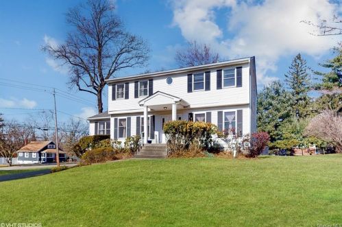 2 Corners Rd, Congers, NY 10920-1221