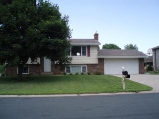 1997 Chipmunk Ct, Saint Paul, MN 55122-2225