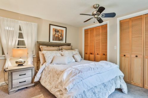 2 Harvest Dr, Derry NH  03038-4872 exterior