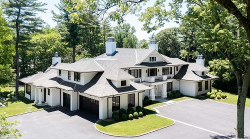 70 Bacon Rd, Westbury, NY 11568-1503