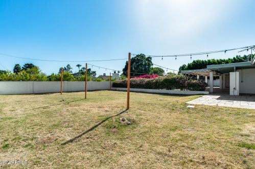 5501 Camelback Rd, Phoenix AZ 85033-1642 exterior