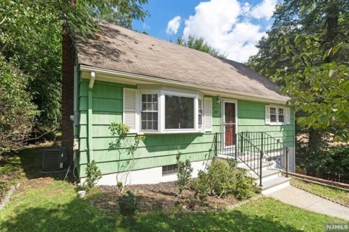 215 Hiawatha Blvd, Oakland NJ  07436-3619 exterior