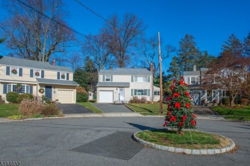 13 Potter Ct, Montclair NJ  07043-1514 exterior