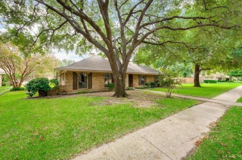 1017 Nottingham Dr, Carrollton, TX 75007-4818