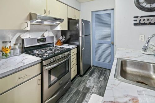 306 Cozzens Ct, East Brunswick NJ  08816-1856 exterior