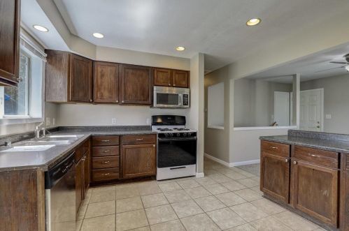 231 Leonard St, Watertown, WI 53098-1933