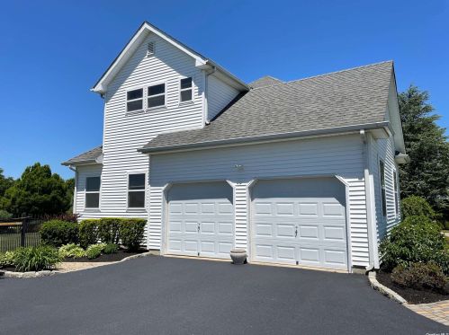 28 Sycamore St, Miller Place, NY 11764-3012
