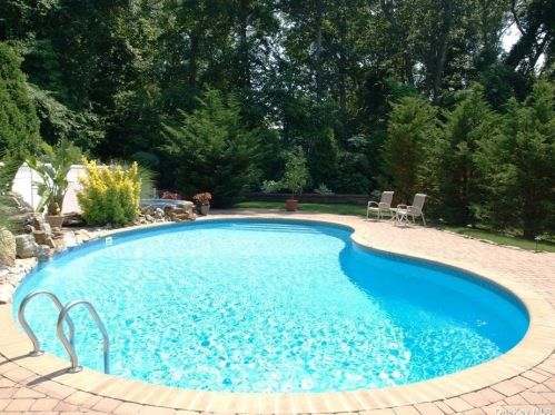 355 Windjammer Dr, Southold, NY 11971-2207