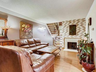1658 City View Dr, Saint Paul, MN 55121-1702
