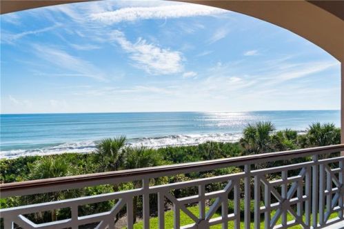 70 Beachside Dr, Vero Beach, FL 32963-9569