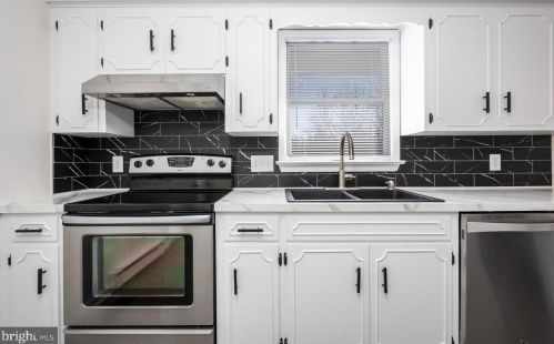 821 Blue Rdg Dr, Harrisonburg VA  22802-5012 exterior