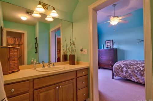 216 Watch Hill Rd, Kensington CT  06037-3657 exterior