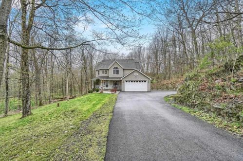742 Noxon Rd, Poughkeepsie, NY 12603-3857