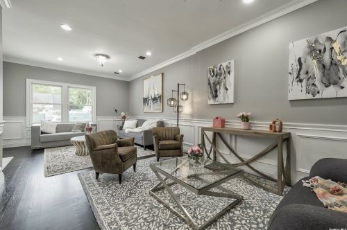 15 Mead Ln, Westbury NY  11590-6303 exterior