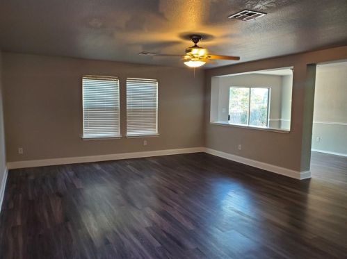 470 Tower Dr, Uhland, TX 78640-5564