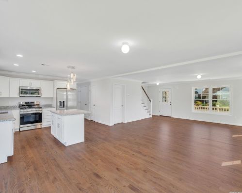 594 Canal Rd, Mount Sinai NY  11766-3307 exterior